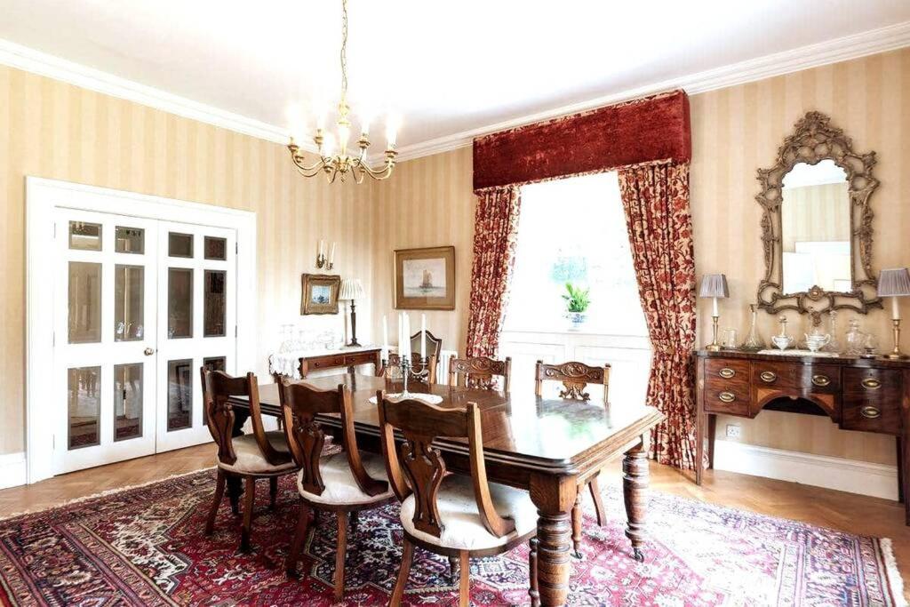 Villa Georgian In On The River Swale